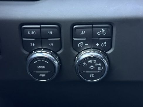 Used 2024 GMC Sierra 1500 AT4 w/ Technology Package image 24