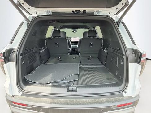 New 2026 Chevrolet Traverse LT w/ Driver Confidence Package AWD/4WD image 28