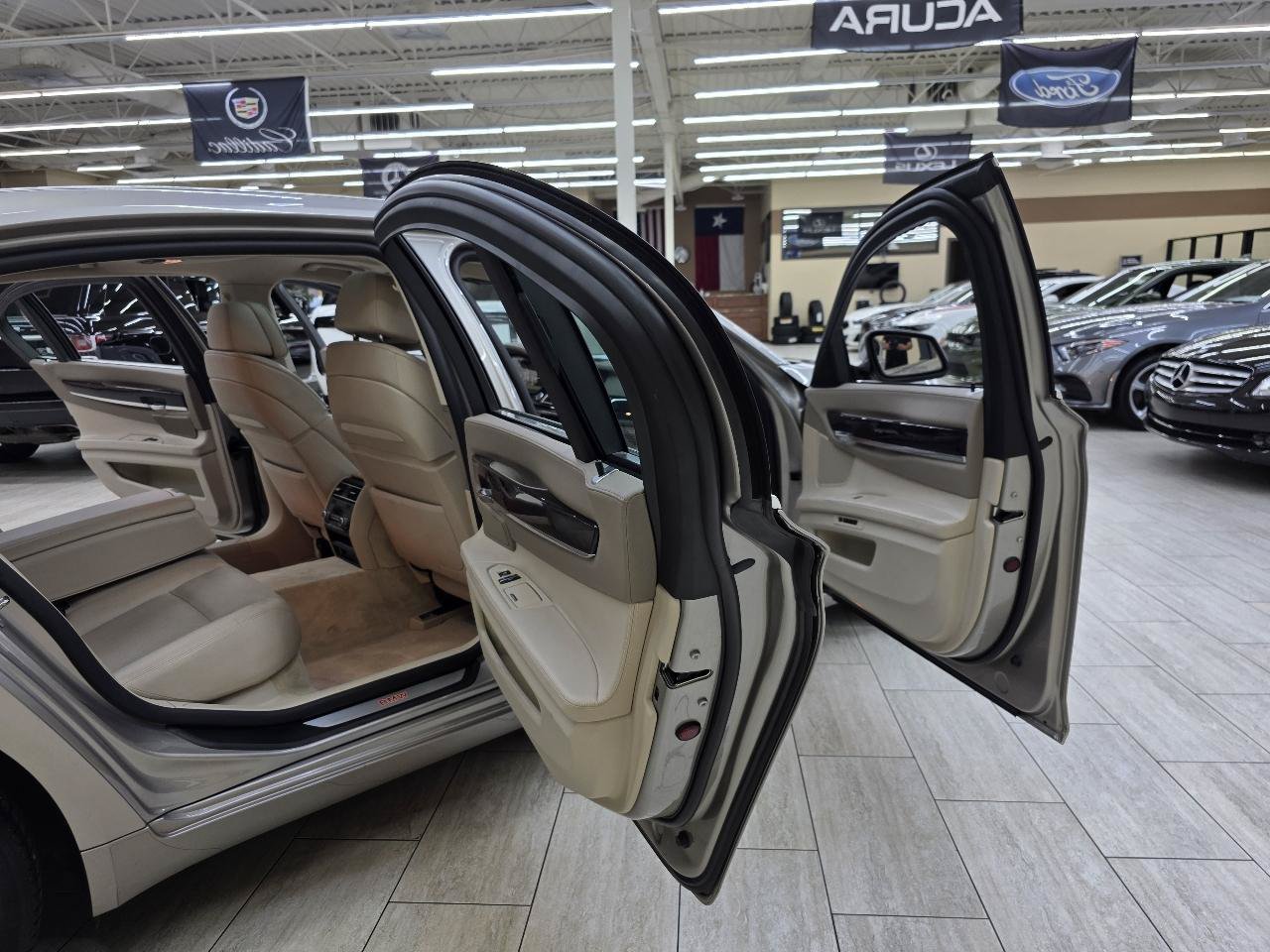 Used 2011 BMW 750Li xDrive AWD/4WD image 14
