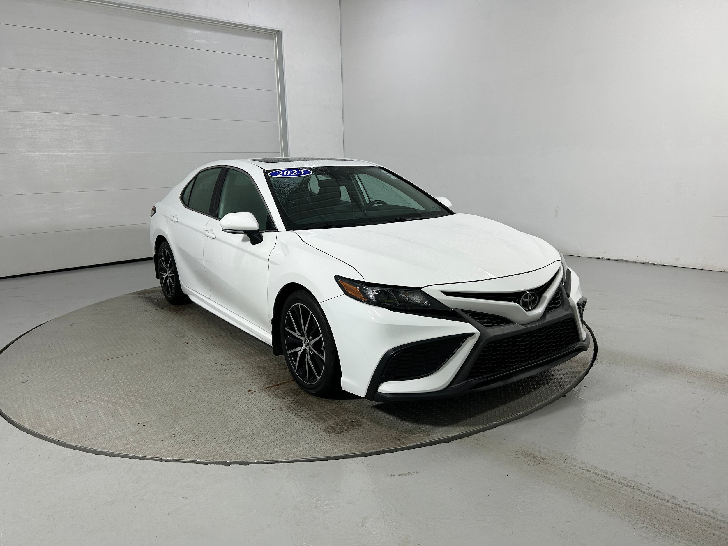 Used 2023 Toyota Camry SE w/ Cold Weather Package AWD/4WD image 2