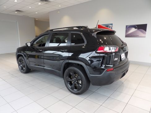 Used 2023 Jeep Cherokee Altitude Lux AWD/4WD image 6