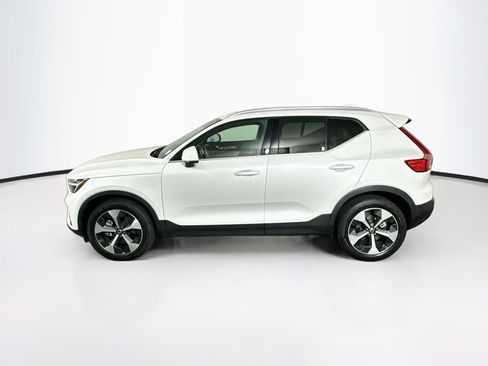 Used 2023 Volvo XC40 B4 Plus w/ Protection Package Premier FWD image 4
