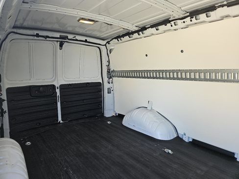Used 2014 Chevrolet Express 1500 RWD image 25