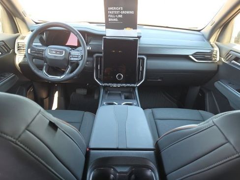 Used 2024 GMC Acadia AT4 w/ Luxury Package AWD/4WD image 11