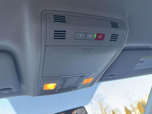 Used 2022 Volkswagen Taos SE image 29