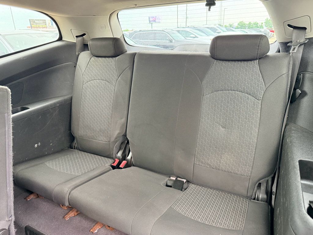 Used 2011 Chevrolet Traverse LT FWD image 22