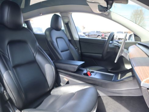 Used 2022 Tesla Model Y Long Range image 26