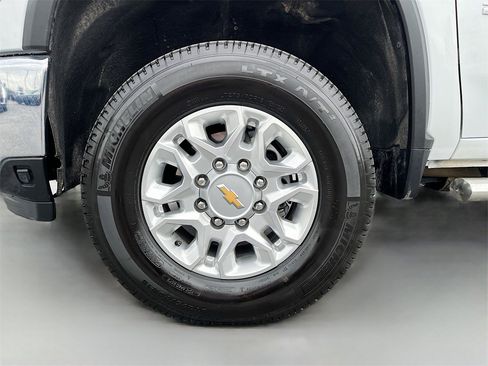 Used 2024 Chevrolet Silverado 2500 LT image 29