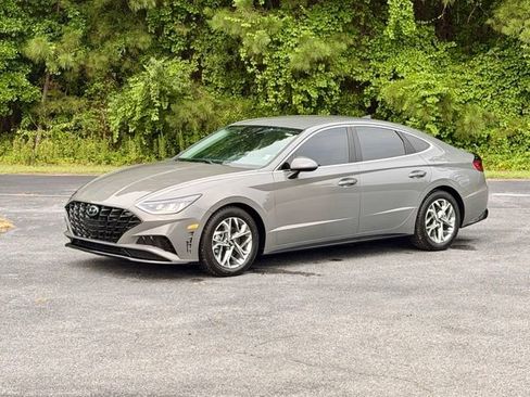 Used 2022 Hyundai Sonata SEL w/ Cargo Package FWD image 2