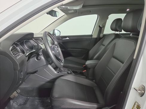 Used 2021 Volkswagen Tiguan SE w/ Panoramic Sunroof Package AWD/4WD image 14