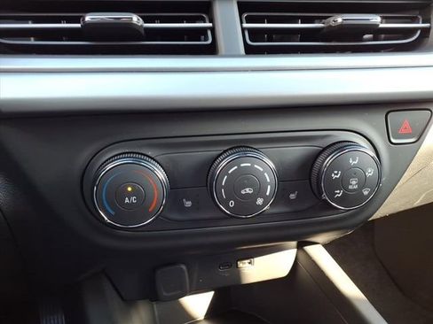 Used 2025 Chevrolet Trax RS w/ Driver Confidence Package image 31