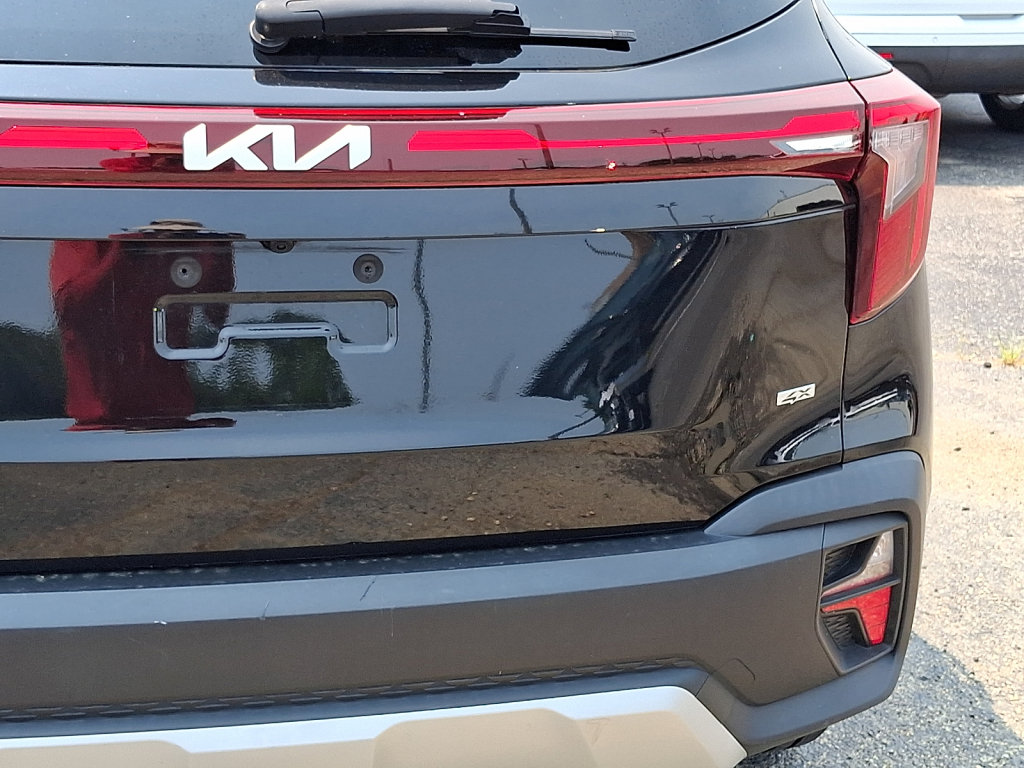 Used 2024 Kia Seltos LX AWD/4WD image 16
