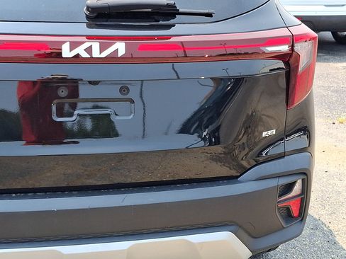 Used 2024 Kia Seltos LX AWD/4WD image 16