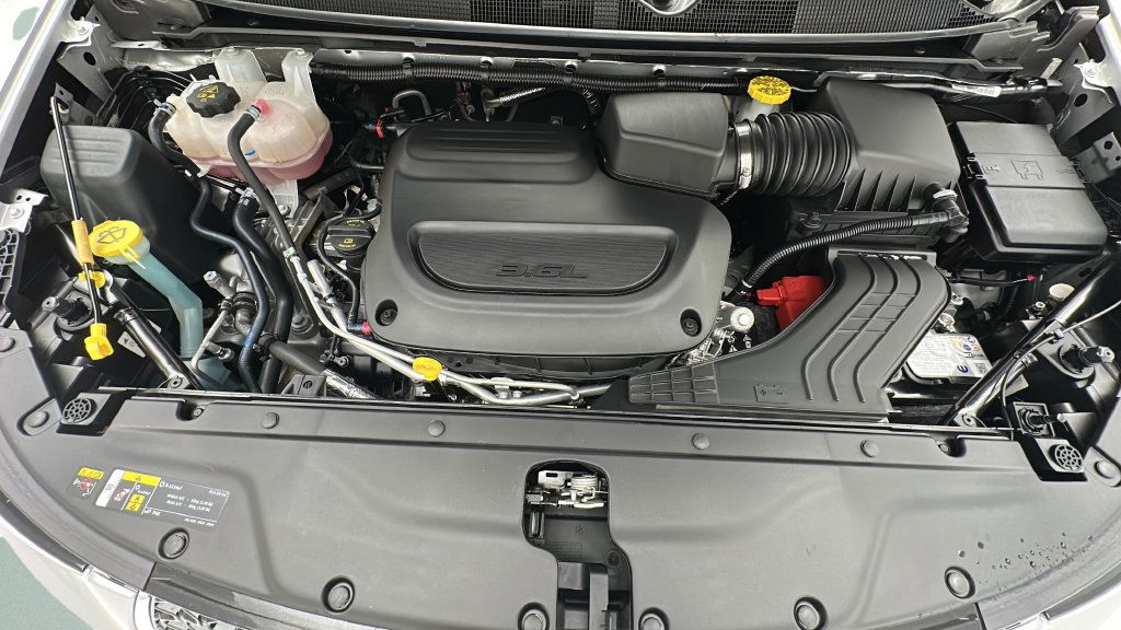 Used 2026 Chrysler Pacifica Select FWD image 20
