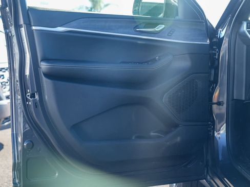 New 2025 Jeep Grand Cherokee Limited image 21