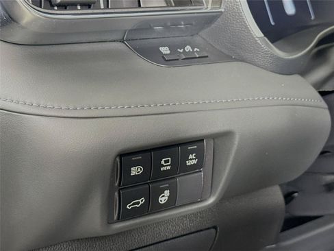 Used 2024 Toyota Highlander Limited AWD/4WD image 14