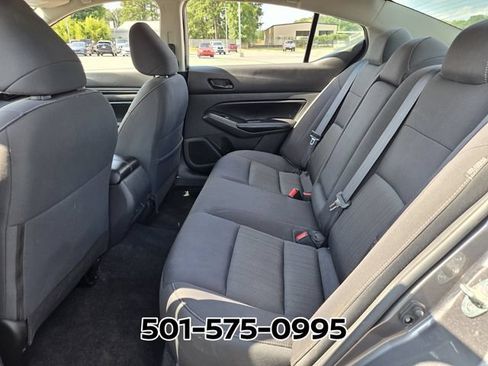 Used 2024 Nissan Altima 2.5 SV FWD image 11
