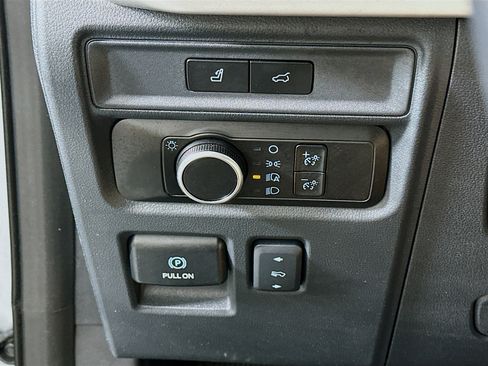 Used 2024 Ford Expedition Max XLT image 17