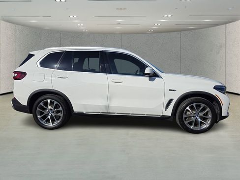Used 2023 BMW X5 xDrive45e image 2