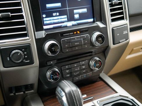 Used 2015 Ford F150 Lariat w/ Equipment Group 502A Luxury image 29