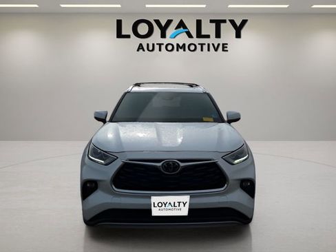 Used 2025 Toyota Highlander Platinum image 8