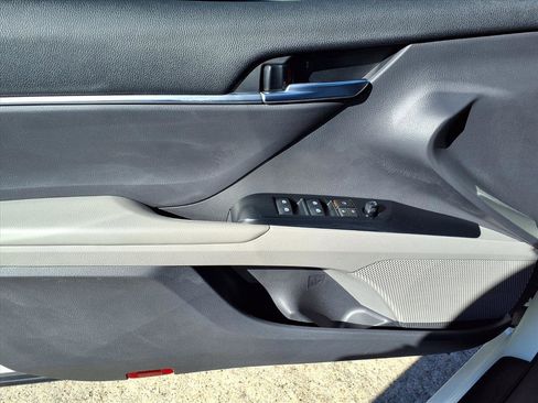 Used 2020 Toyota Camry LE image 20