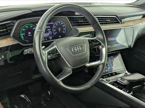 Used 2022 Audi e-tron Premium Plus w/ Premium Plus Package AWD/4WD image 23