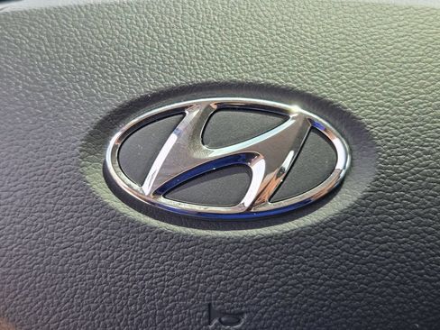 Certified 2024 Hyundai Venue Limited FWD image 30