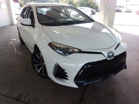 Used 2018 Toyota Corolla SE FWD image 2