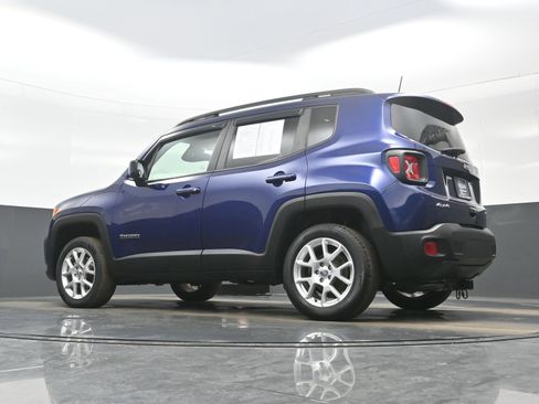Used 2019 Jeep Renegade Latitude w/ Cold Weather Group image 29