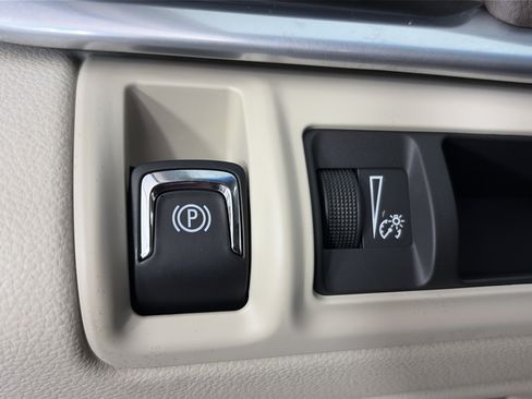 Used 2017 Cadillac XTS Luxury FWD image 31