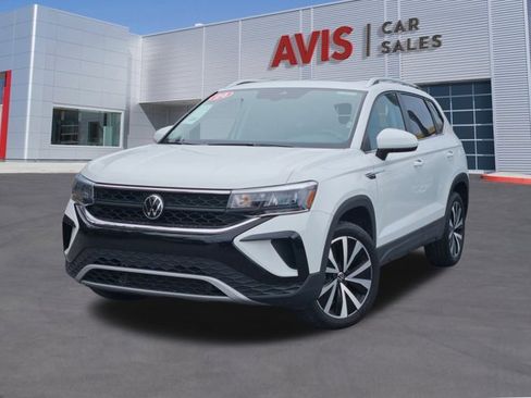 Used 2024 Volkswagen Taos SE image 1