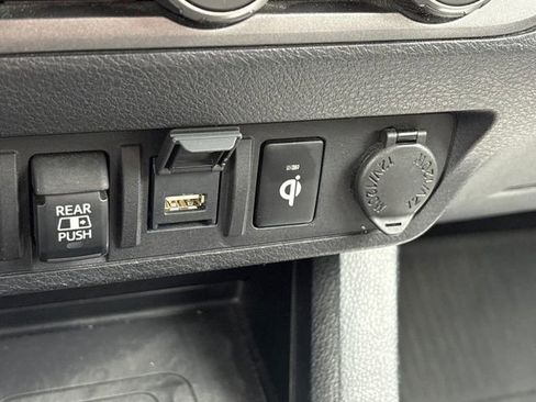 Used 2021 Toyota Tacoma TRD Sport w/ Technology Package AWD/4WD image 19