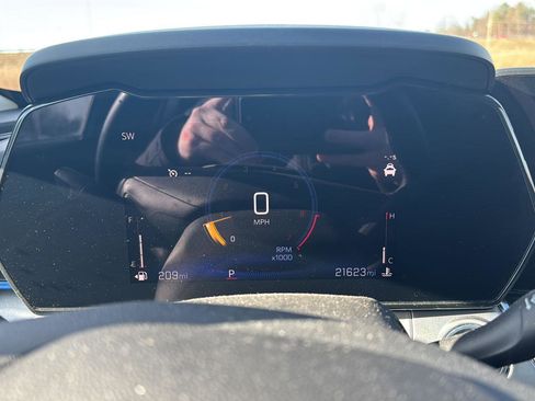 Used 2024 Chevrolet Trax LT w/ LT Convenience Package image 16