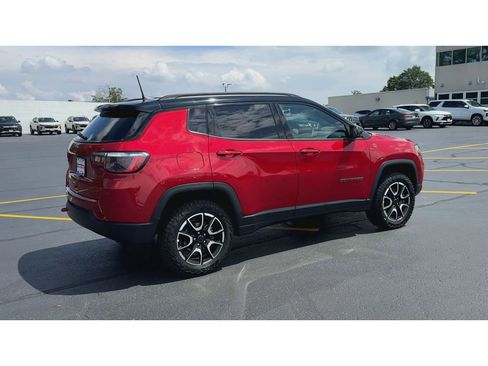 Used 2025 Jeep Compass Trailhawk AWD/4WD image 8