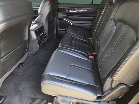 Used 2022 Jeep Wagoneer Series III RWD image 31