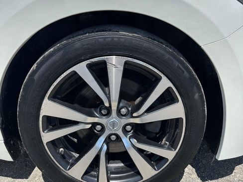 Used 2017 Nissan Maxima 3.5 SL FWD image 7