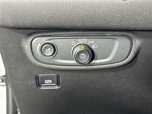 Used 2023 GMC Terrain SLE w/ Driver Convenience Package image 19