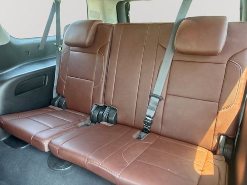 Used 2019 Chevrolet Suburban Premier w/ Premier Plus Edition AWD/4WD image 27