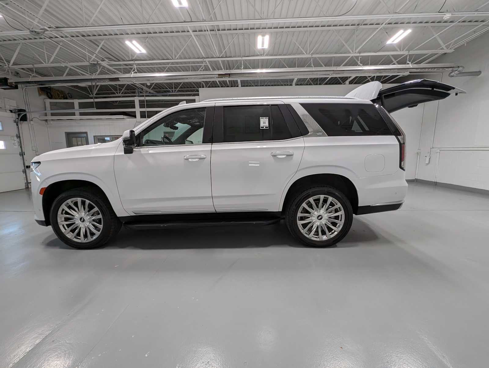 Used 2023 Cadillac Escalade Premium Luxury AWD/4WD image 12