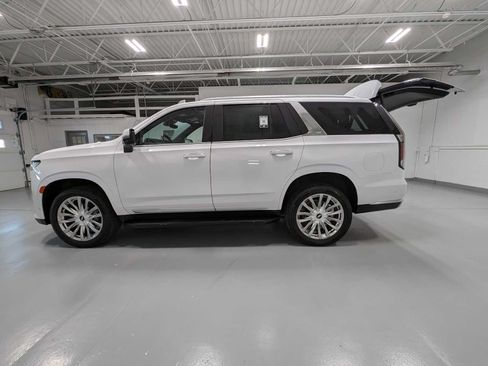 Used 2023 Cadillac Escalade Premium Luxury AWD/4WD image 12
