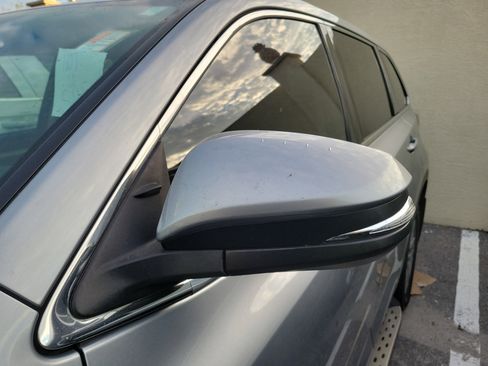 Used 2016 Toyota Highlander LE image 6