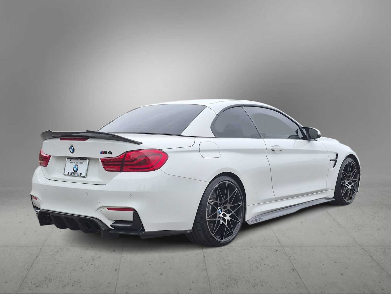 Used 2018 BMW M4 Convertible RWD image 8