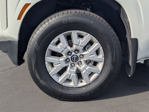 Used 2022 Nissan Frontier SV w/ Technology Package image 9