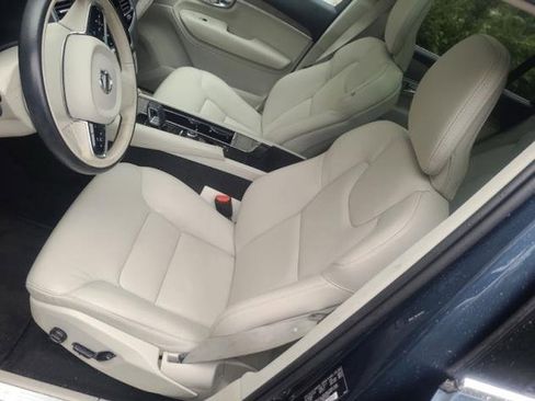 Certified 2024 Volvo XC90 B6 Plus w/ Protection Package image 7