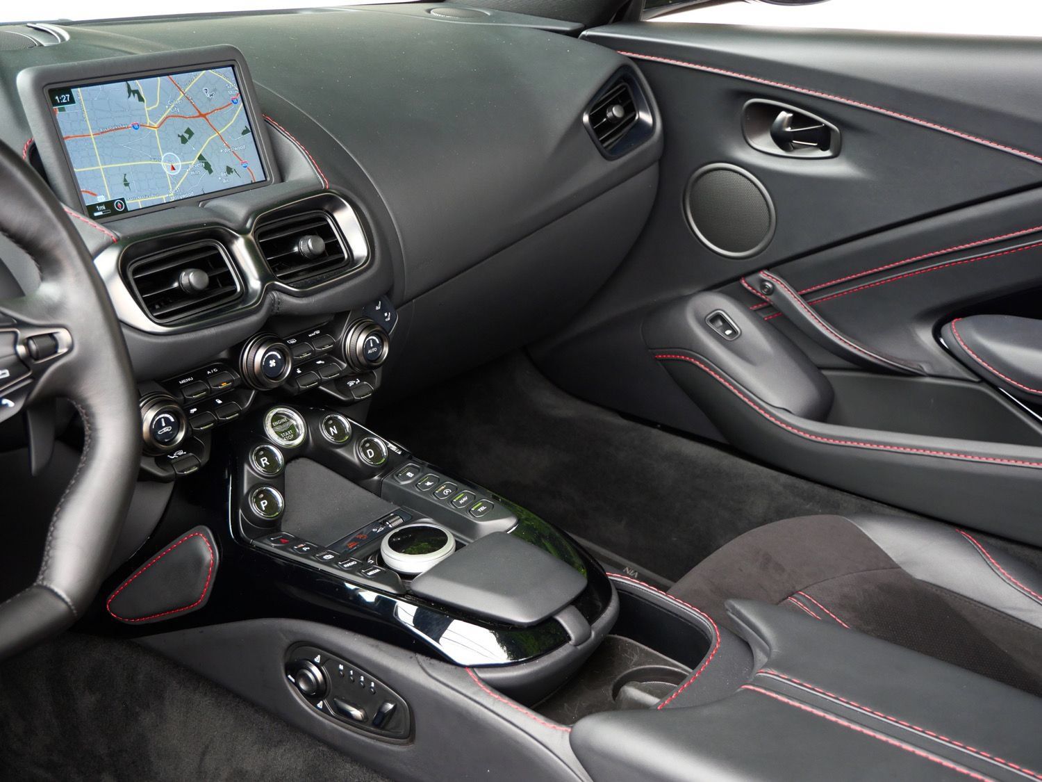 Used 2023 Aston Martin V8 Vantage Roadster RWD image 10