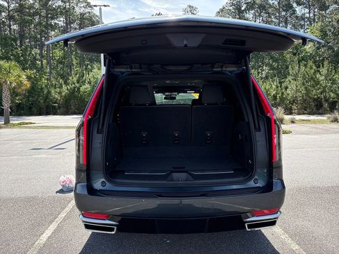 Used 2021 Cadillac Escalade Luxury AWD/4WD image 33