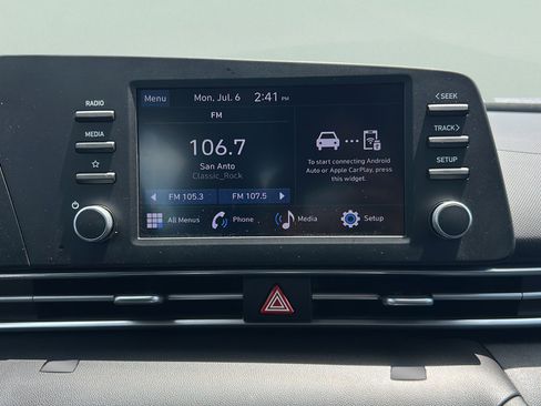Used 2025 Hyundai Elantra SE FWD image 17