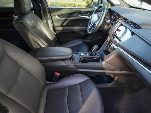 Used 2025 Cadillac XT5 Premium Luxury image 15