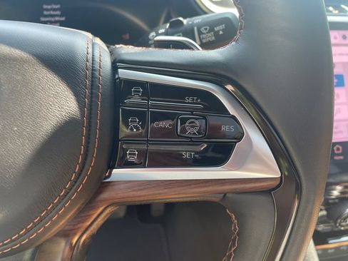 Used 2025 Jeep Grand Cherokee Summit AWD/4WD image 32